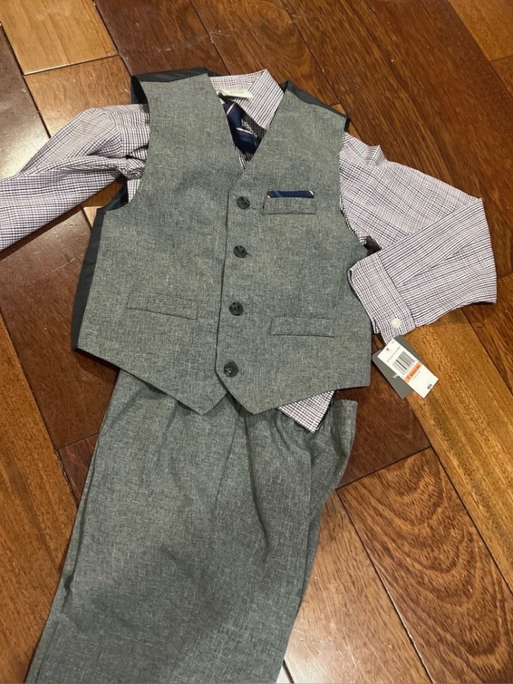 Van Heusen Boys Suit, Size 7, NWT
